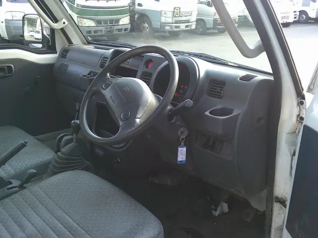 ダイハツ ハイゼットトラック EBD-S211P(4WD)の写真15