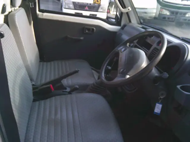 ダイハツ ハイゼットトラック EBD-S211P(4WD)の写真16