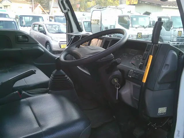 いすゞ エルフ TPG-NKS85AN(4WD)の写真26