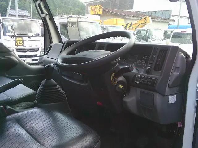 いすゞ エルフ TKG-NKS85A(4WD)の写真27