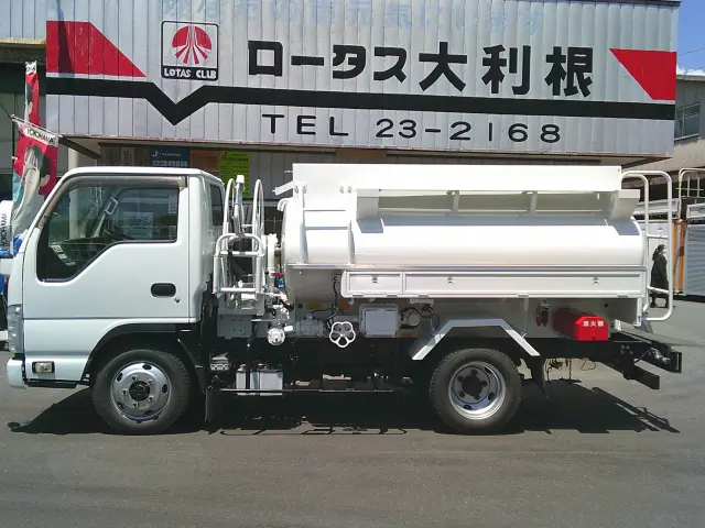 いすゞ エルフ TDG-NKS85AN(4WD)の写真2