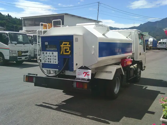いすゞ エルフ BDG-NKS85AN(4WD)の写真4