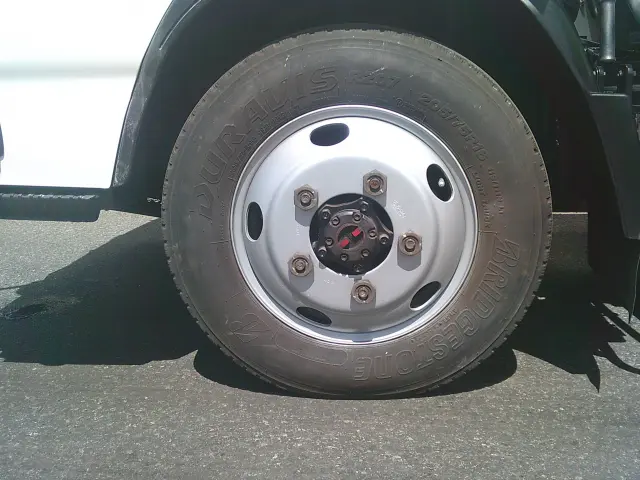 いすゞ エルフ BDG-NKS85AN(4WD)の写真8