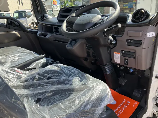 三菱 キャンター 2RG-FBAV0(2WD)の写真5