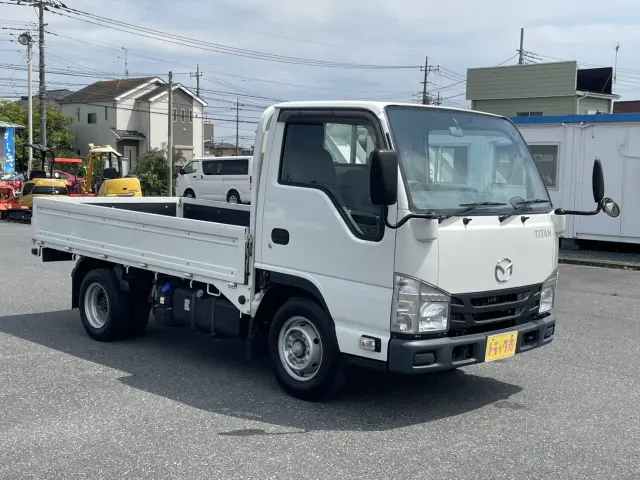 いすゞ エルフ 2RG-LJR88A(2WD)の写真3