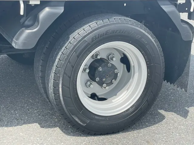 いすゞ エルフ 2RG-LJR88A(2WD)の写真10