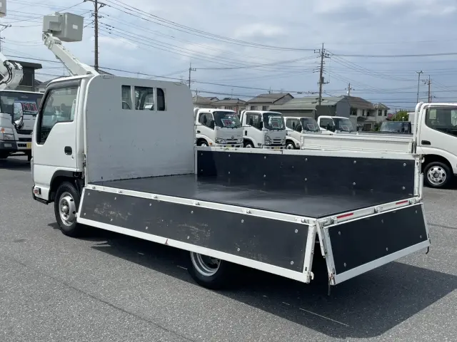 いすゞ エルフ 2RG-LJR88A(2WD)の写真12