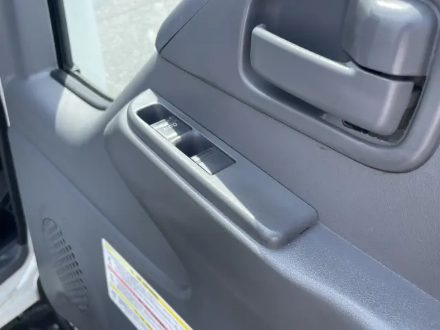 いすゞ エルフ 2RG-LJR88A(2WD)の写真16