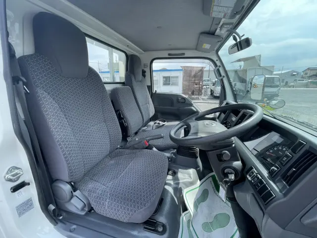 いすゞ エルフ 2RG-LJR88A(2WD)の写真17