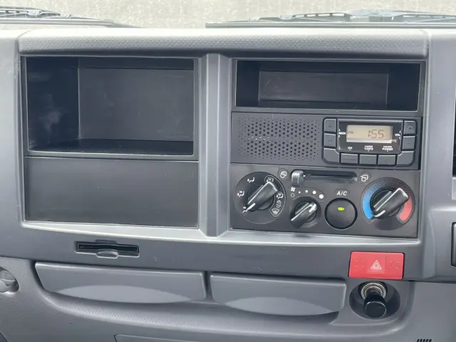 いすゞ エルフ 2RG-LJR88A(2WD)の写真20