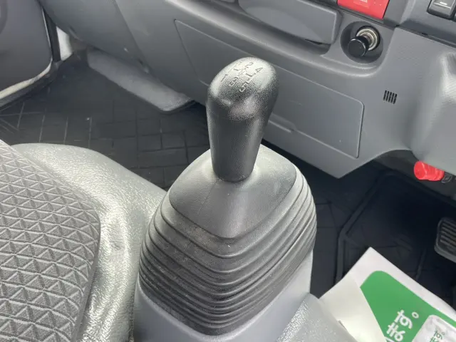 いすゞ エルフ 2RG-LJR88A(2WD)の写真21