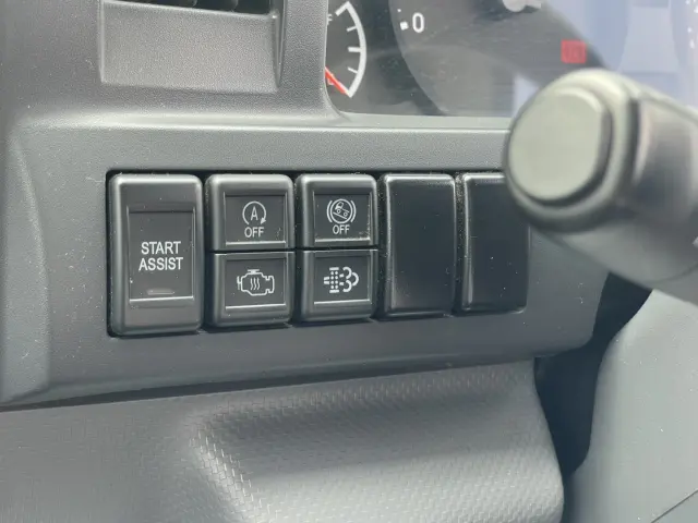 いすゞ エルフ 2RG-LJR88A(2WD)の写真22