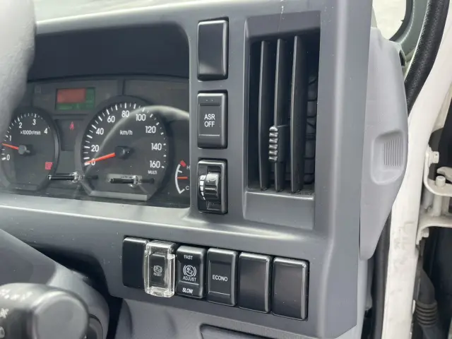 いすゞ エルフ 2RG-LJR88A(2WD)の写真23