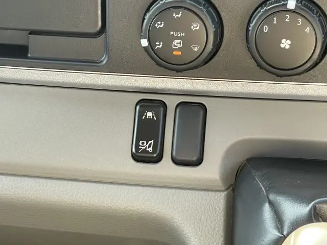 三菱 キャンター 2RG-FBA60(2WD)の写真24