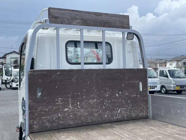 いすゞ エルフ TRG-NMR85AR(2WD)の写真14