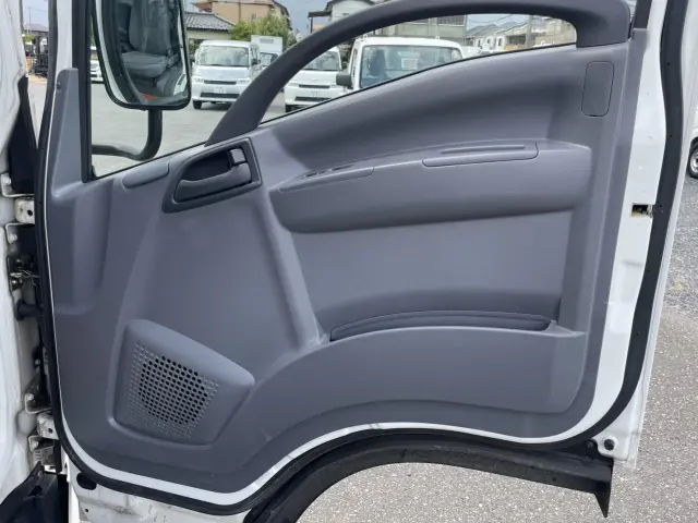 いすゞ エルフ TRG-NMR85AR(2WD)の写真15