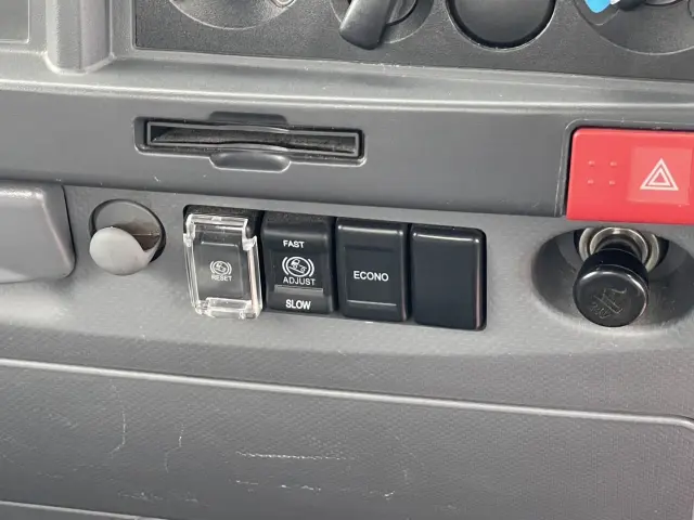 いすゞ エルフ TRG-NMR85AR(2WD)の写真23