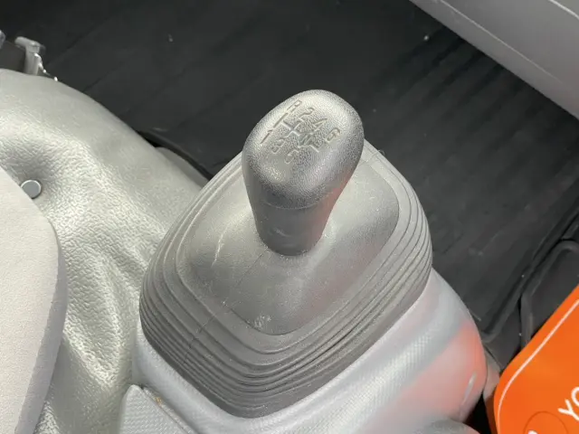 いすゞ エルフ TRG-NMR85AR(2WD)の写真25