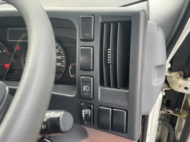 いすゞ エルフ TRG-NMR85AR(2WD)の写真26