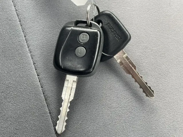 いすゞ エルフ TRG-NMR85AR(2WD)の写真27