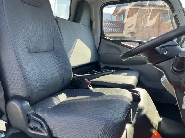 三菱 キャンター TPG-FBA30(2WD)の写真6