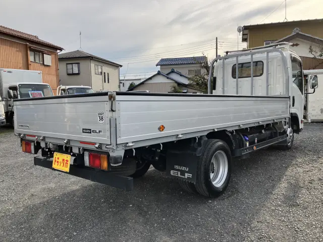いすゞ エルフ 2RG-NLR88AR(2WD)の写真3