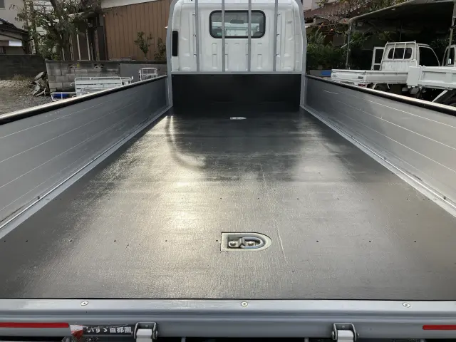 いすゞ エルフ 2RG-NLR88AR(2WD)の写真4