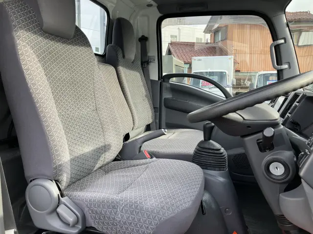 いすゞ エルフ 2RG-NLR88AR(2WD)の写真6