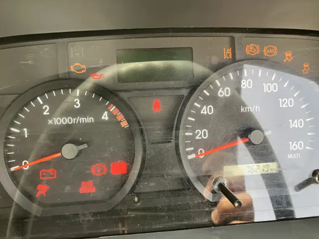 いすゞ エルフ 2RG-NLR88AR(2WD)の写真8