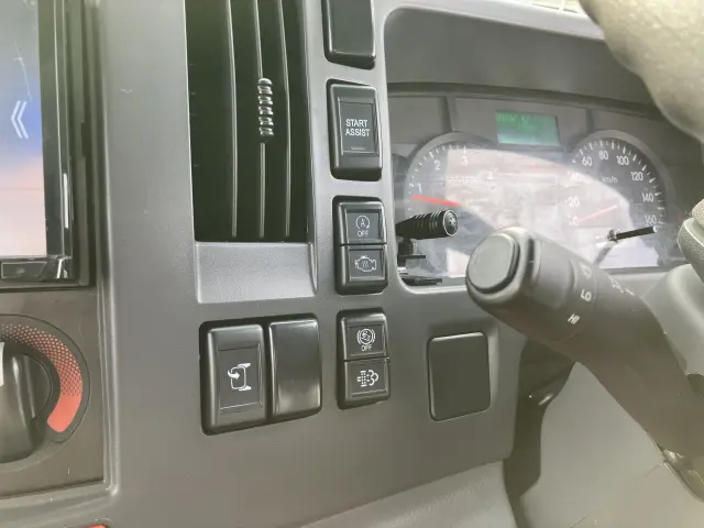 いすゞ エルフ 2RG-NLR88AR(2WD)の写真34