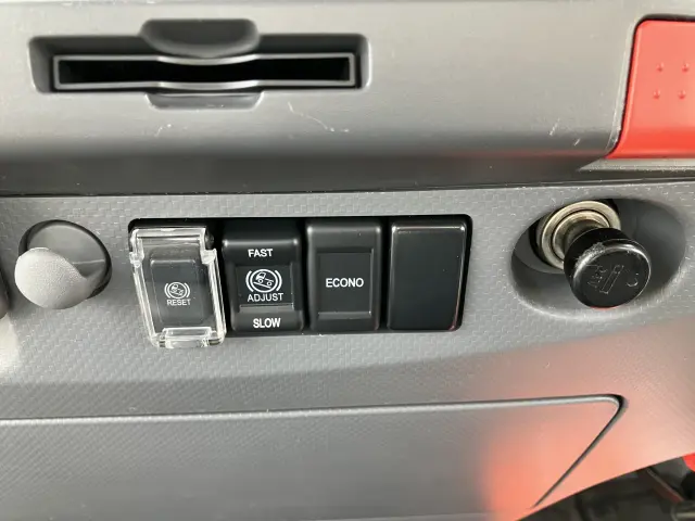 いすゞ エルフ 2RG-NLR88AR(2WD)の写真35