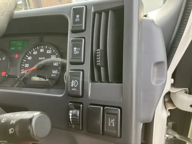 いすゞ エルフ 2RG-NLR88AR(2WD)の写真38