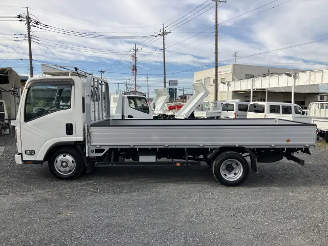 いすゞ エルフ 2RG-NLR88AR(2WD)の写真46