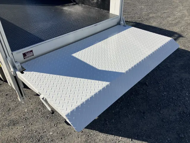 いすゞ エルフ TRG-NJR85A(2WD)の写真5