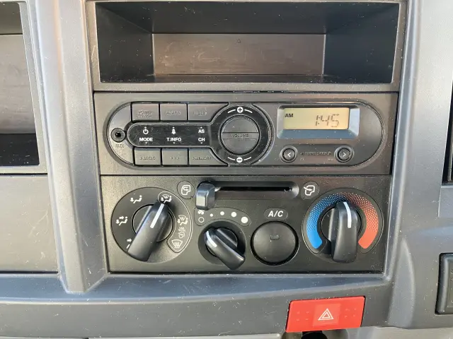 いすゞ エルフ TRG-NJR85A(2WD)の写真29