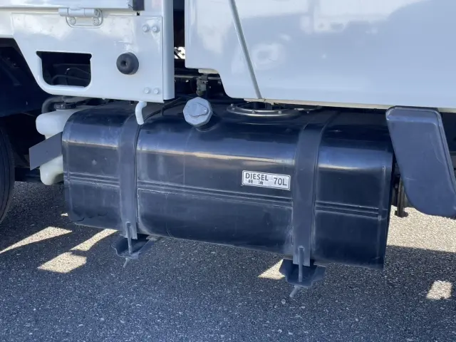 三菱 キャンター TPG-FBA00(2WD)の写真13