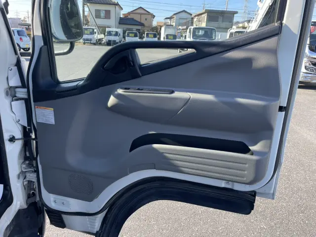 三菱 キャンター TPG-FBA00(2WD)の写真14
