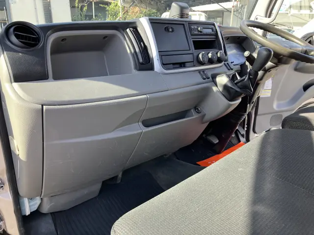 三菱 キャンター 2PG-FEAV0の写真26