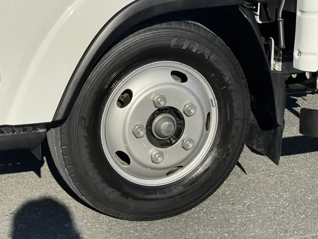 いすゞ エルフ TRG-NMR85AN(2WD)の写真9