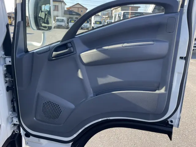 いすゞ エルフ TRG-NMR85AN(2WD)の写真14