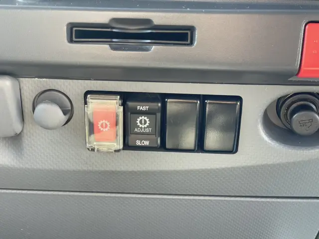 いすゞ エルフ TRG-NMR85AN(2WD)の写真23