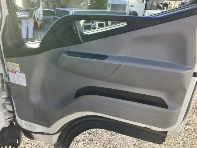 三菱 キャンター 2RG-FBA30(2WD)の写真30