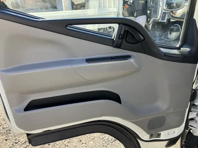 三菱 キャンター 2RG-FBA30(2WD)の写真31