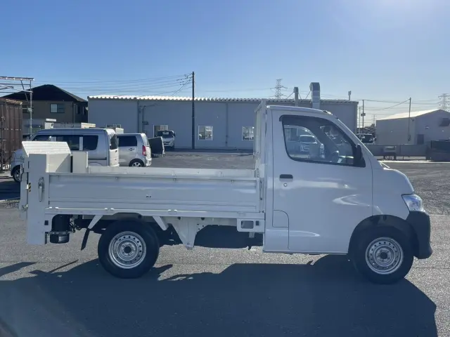 トヨタ タウンエーストラック 5BF-S413U(4WD)の写真2