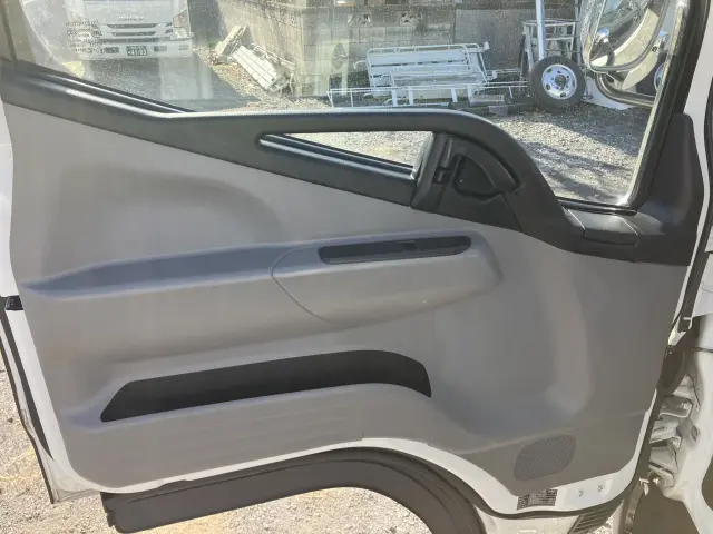 三菱 キャンター 2RG-FBA20(2WD)の写真25