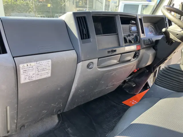 いすゞ エルフ TPG-NKR85AD(2WD)の写真30