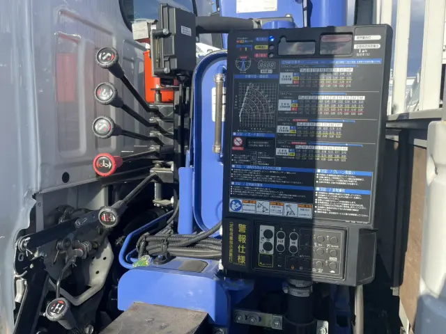 いすゞ エルフ 2RG-NKR88R(2WD)の写真21