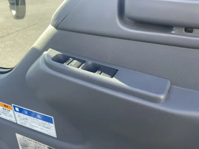 いすゞ エルフ 2RG-NKR88R(2WD)の写真26