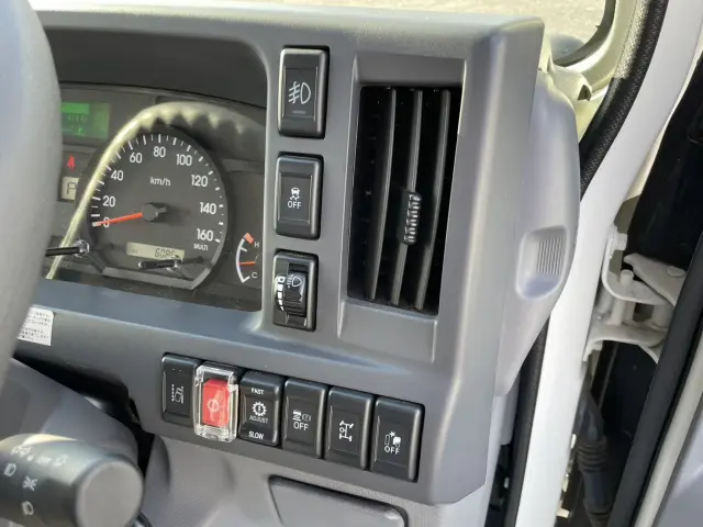 いすゞ エルフ 2RG-NKR88R(2WD)の写真35