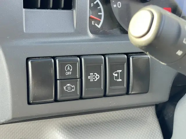 いすゞ エルフ 2RG-NKR88R(2WD)の写真36